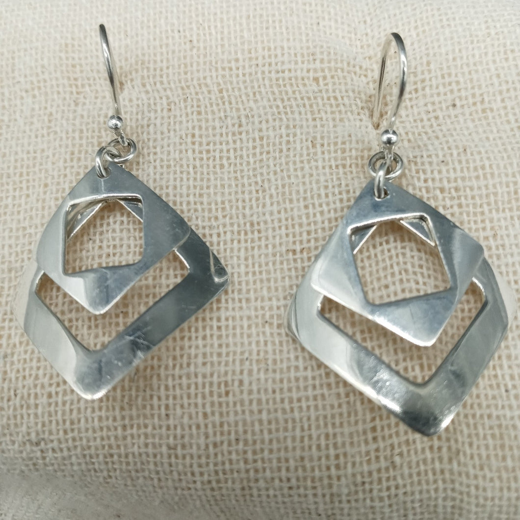 PENDIENTES CUADROS DOBLES PERFORADOS